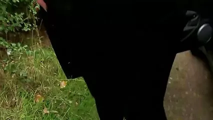Un bell'uomo viene appositamente fotografato film porno da scaricare gratis sullo sfondo di una scopata.