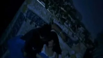 Ragazza modesta prova il porno in uno studio video hard orge privato.