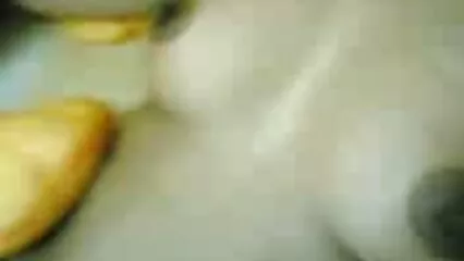 Una bellezza magra ha speronato il suo berretto con un vibratore film porno con valentina nappi mentre era sdraiata sulla schiena.