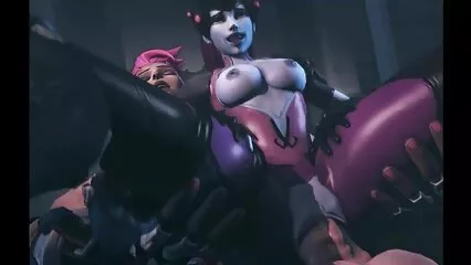 Una video hard orge donna interessante è saltata sul pene dall'alto.
