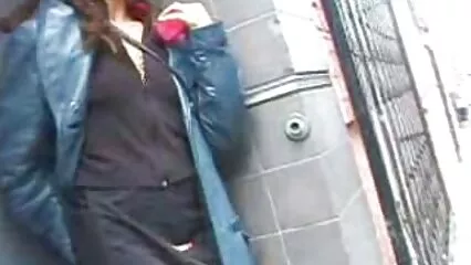 Per motivi di denaro, ha leccato un buco per video hard romantici una mora matura.