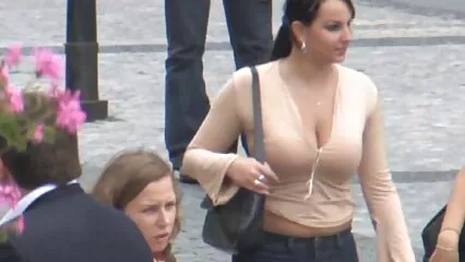 Una film pornografici gratis bionda fa sesso con un uomo maturo.