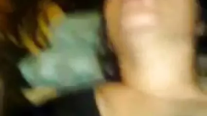 Bella ragazza con le tette video hard casalinghe italiane piccole tocca la figa in mutandine.