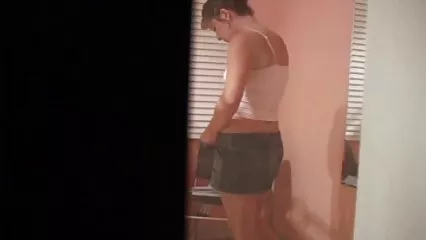 La ragazza video hard nonne italiane al tavolo da biliardo viene colpita con due fighe.