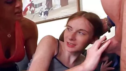Ho messo una salsiccia grassa video sessuali hard nel culo di una donna.
