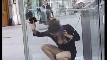 Una donna esperta tocca una figa non rasata video hard casalinghi italiani con le mani.