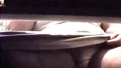 Il maschio ha scopato voglio vedere un film pornografico la sua giovenca in bocca davanti alla webcam.
