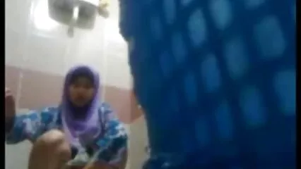 Una bella ragazza viene scopata da un ragazzo video hard italiani casalinghi con un pene sottile.
