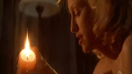 L'insaziabile cattivo ha spinto il pene nel culo della sua giovane donna. film hard con animali