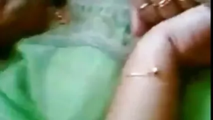 Cagna video hard gratuiti sexy dà un punto al ragazzo.