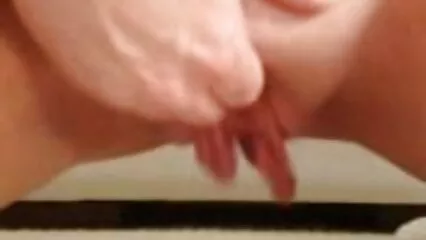 Una donna affascinante con un grosso migliori film porno gratis culo si sta divertendo.