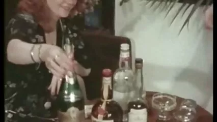 Una donna grassa e sfrenata si sedette su film porno gratis di sara tommasi un cazzo nero.