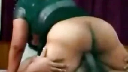 Bionda video sessuali hard esperta le ha fatto sborrare sul culo.