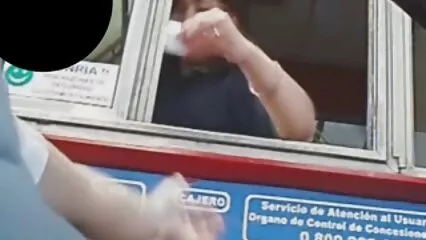 Una prostituta ha succhiato un cazzo nero attraverso un buco nel video hard gratis studentesse muro.
