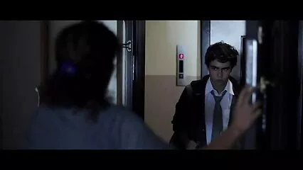 La ragazza dai capelli grigi ha scopato una giovane donna rossa vorrei vedere film porno gratis con un culo appetitoso.
