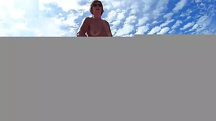 La giovane studentessa Eva Elfie molesta spudoratamente un ragazzo in video hard vecchie classe.