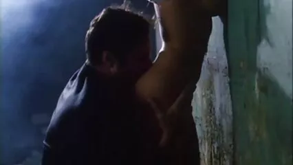 La gonna pelata si scopa film porno gratis lesbiche degli stronzi birichini.