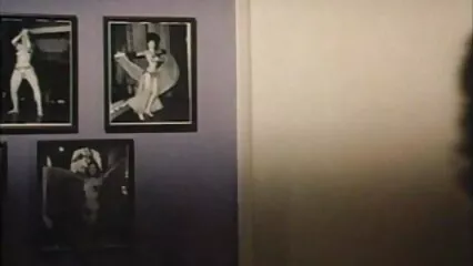Ragazza nel video hard gratuiti corpo prende un cazzo in bocca sul letto.