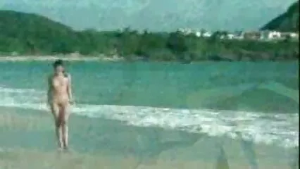 Parla al film porno gratis lesbo telefono e succhia il cazzo con un sorso.