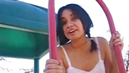 Un duro bernoccolo scopa una ragazza in video hard amatoriali free gola sul letto.