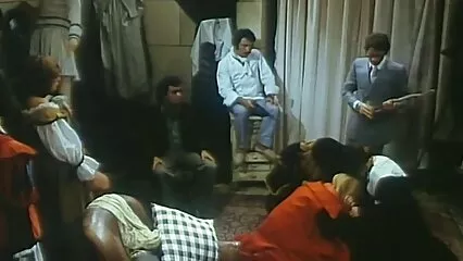 Il video hard free gratis vecchio dottore guarda la vagina di una giovane bestia.