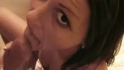 Accarezza una ragazza in mutandine con le dita e film porno in hd gratis la fa girare per scopare.