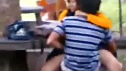 Su un divano di pelle, donne film porno anale gratis grasse si scopano un bbw.