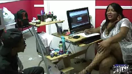 Il tizio è stato piantato con una figa film hard lesbiche gratis lussuosa su un raccordo nero.