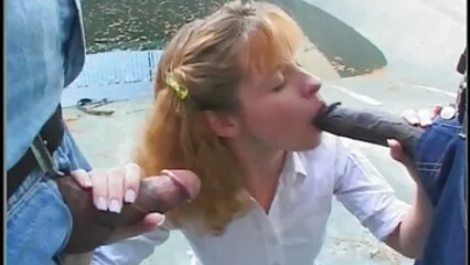 Ho tirato nel culo il ragioniere su un tavolino bianco. video hard nonne
