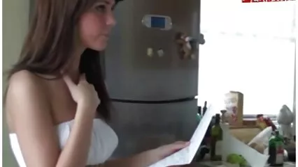 Cagna dai capelli film porno gratis di donne pelose ricci perfeziona la tecnica del pompino.