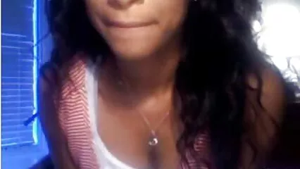 Lisa si masturba film porno online gratis e succhia il suo nuovo amico stallone.