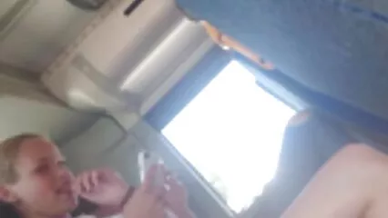 Il tassista ha scopato il film amatoriali pornografici cliente perché non aveva soldi.