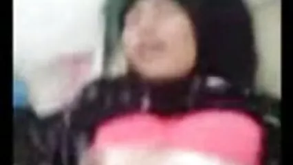 Una bionda succhia un video hard gratis mature cazzo nero attraverso un buco.