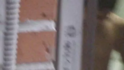 Bruna appassionata accarezza video hard asiatiche il cazzo di un uomo ricco con le sue labbra.