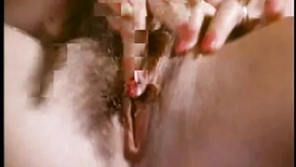 Ragazza cattiva allarga le gambe video hard gratis sicuri per masturbarsi.