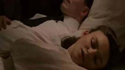 Il nipote agile ha fatto sesso davanti alla video hard con animali televisione con sua zia.