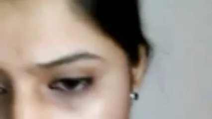 La giovane mora film pornografici italiani gratis ha preso il cazzo per la guancia e ha fumato.