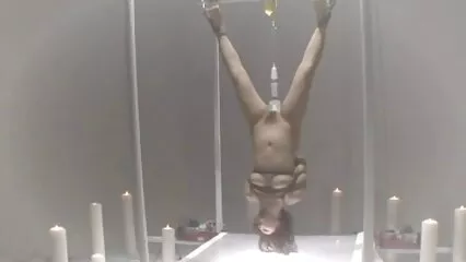 La giovane donna depravata fa video porno di belen rodriguez gratis a turno a farsi sborrare sulla lingua.