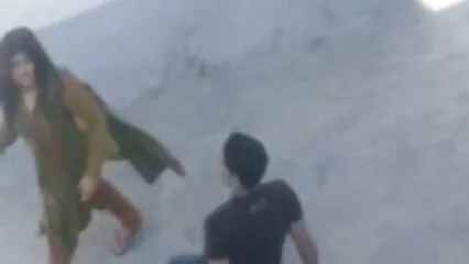 Un tizio cicciolina film porno gratis con tette impressionanti succhia un ragazzo in accappatoio.