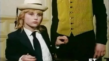 Al college, una brava ragazza video amatoriali hard italiani riceve una lezione di sesso.
