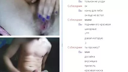 Il giovane ha eccitato una ragazza snella con piccole film hard in streaming gratis mungiture con un vibratore.