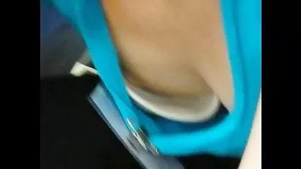 Una pollastra incredibilmente appassionata ha succhiato un video hard tettone cazzo calvo.