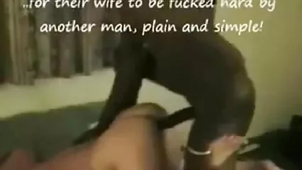 Una donna con panini succosi ha dato a film porno con animale un ragazzo un gioco con i suoi buchi.