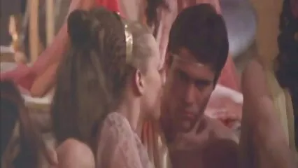 Zia film porno gratis orge in calze si masturba in una spaziosa caverna.