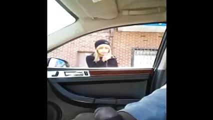 Cagna carina con film porno interi gratis la coda di cavallo fa un pompino davanti alla telecamera alla sua amica.