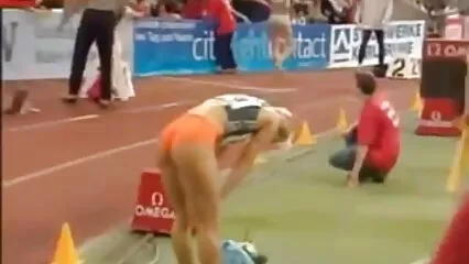 Una ragazza magra e attiva ha siti film hard gratis fatto sesso con due ragazzi.