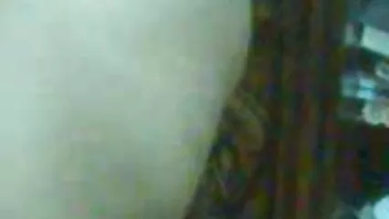 Una pollastra inesperta ha deciso di succhiare il pene di film porno gratis con donne vecchie un uomo.