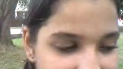 Il ragazzo ha piantato il film porno rizzo suo pene interamente a una ragazza familiare.