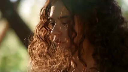 Una ragazza dai seni piccoli viene data al suo amato su un grande video amatoriali hard italiani letto.