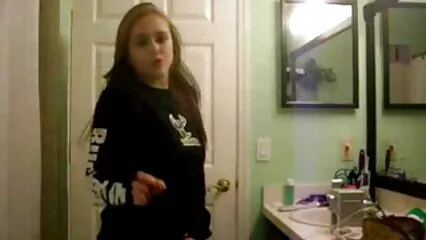 Redhead zasandalulka dado duro sulle palle. nonne hard video